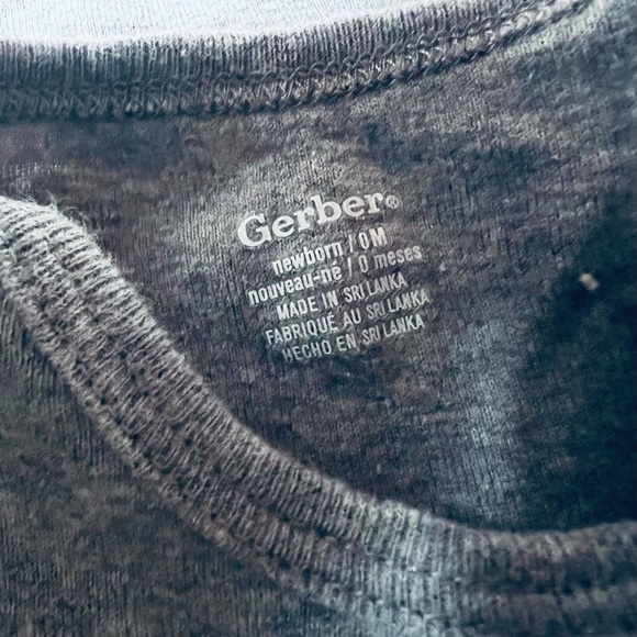 Newborn Gerber onesies - Picture 2 of 3